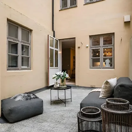 Flat With Shared Quiet Courtyard דירה *